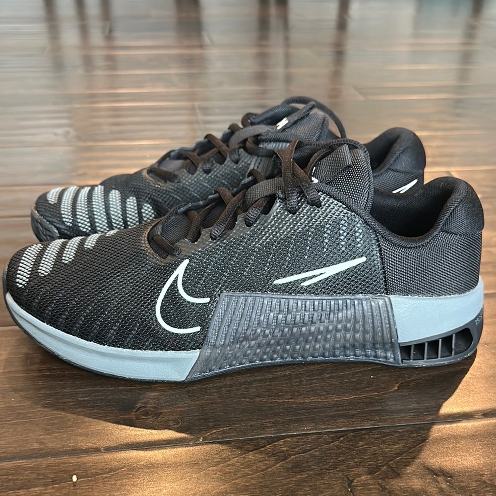 Nike Metcon men’s Black and Gray Training Sneakers